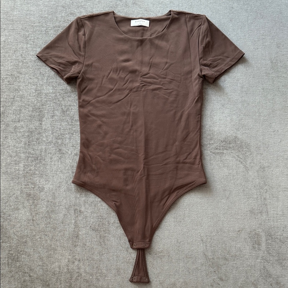Aritzia Babaton Brown Short Sleeve Bodysuit